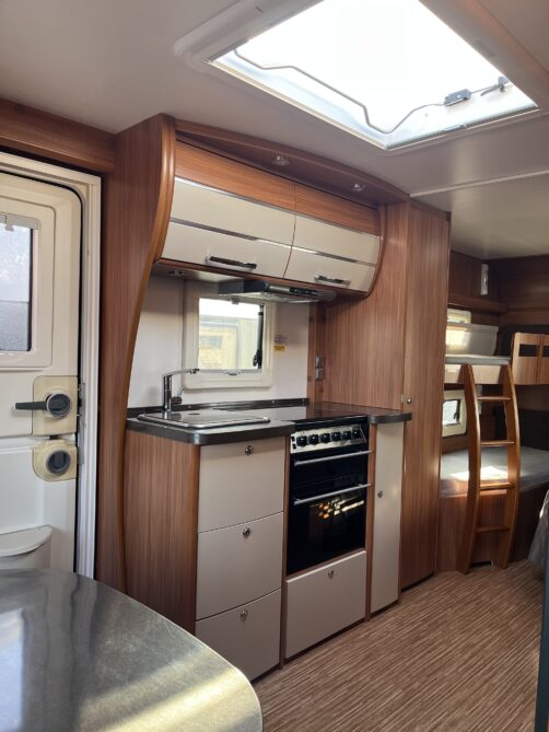 Adria Alpina 563 UK - Image 9