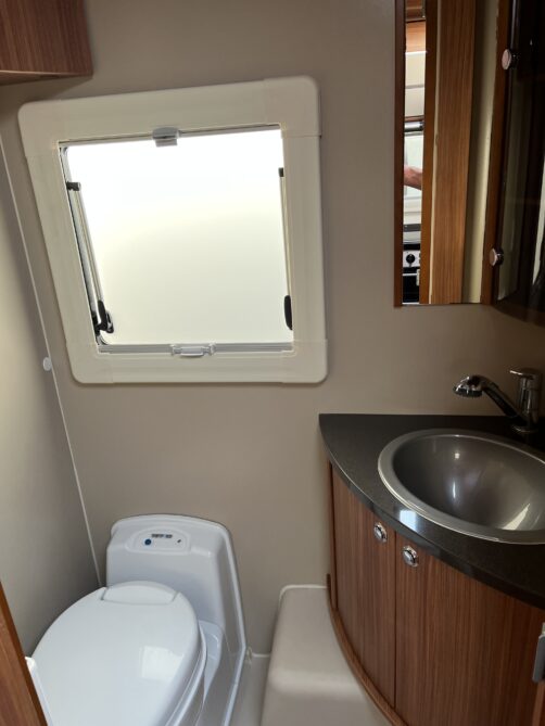 Adria Alpina 563 UK - Image 11